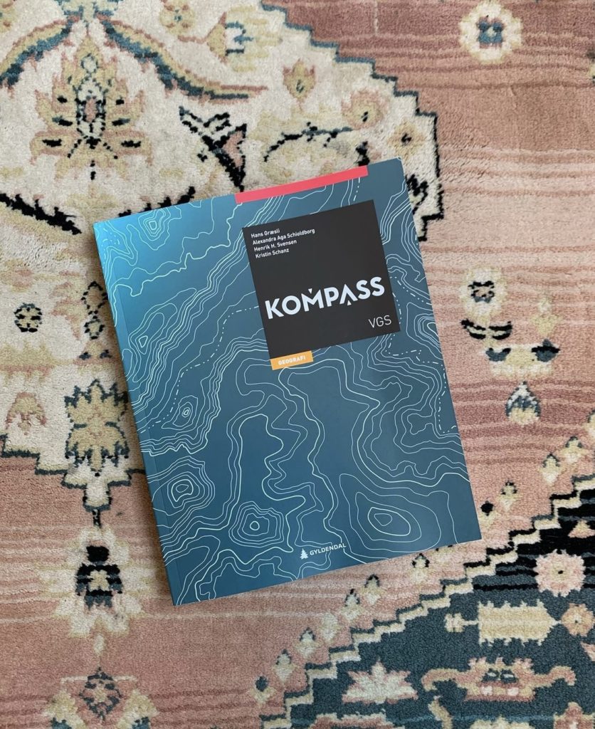 Viser forside på skoleboken Kompass. Design av skolebok for Gyldendal Norsk Forlag. Design by Storybold.